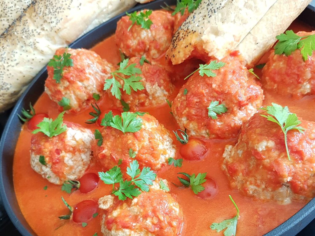 Pulpety w sosie pomidorowo-paprykowym